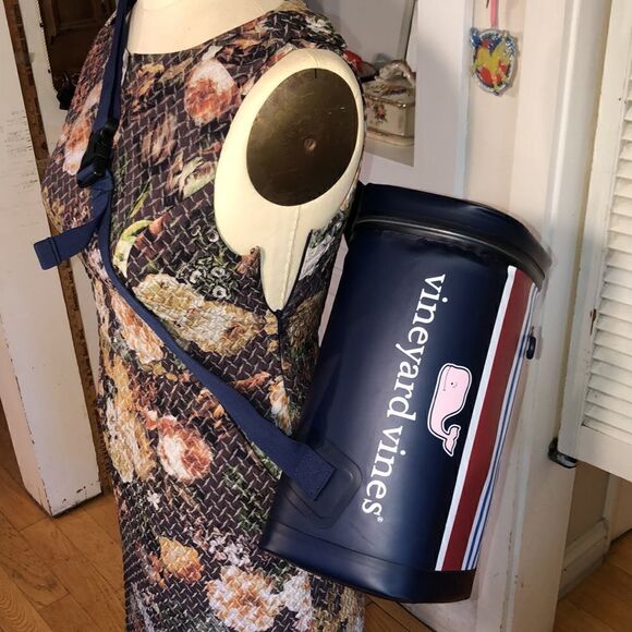 Vineyard Vines 🐳 10 can Cooler Padded Adj. Shoulder Strap beach 🏖 it stay cool - Picture 13 of 17